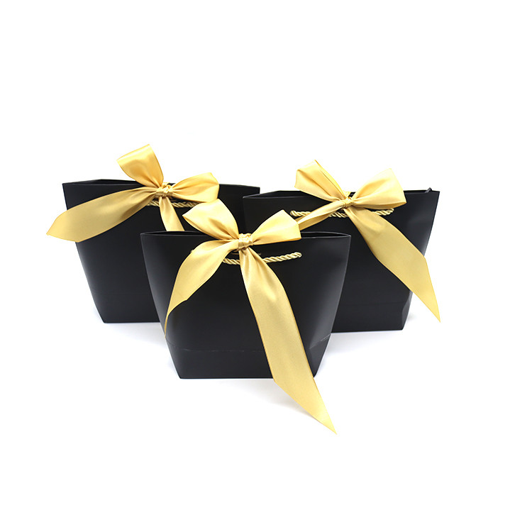 High Quality Factory Wholesale Black Cardboard Paper Gift Bags With Golden Bow