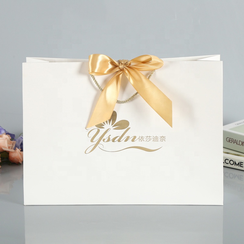 Shopping Colorful Paper Gift Bag Gold Logo Hot Foiled Stamping White Matt Paper Bag With Bow
